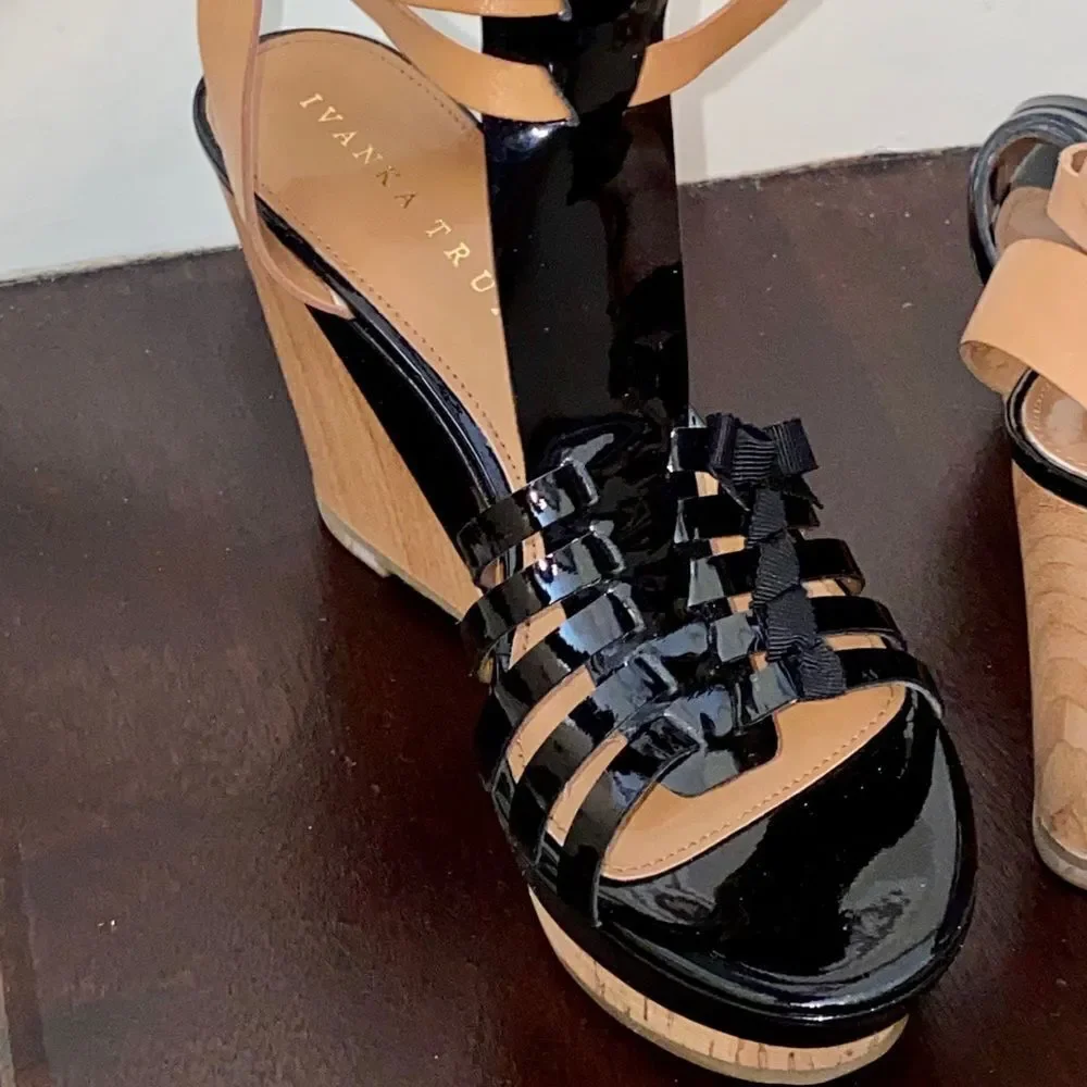 Ivanka Trump Size 6 Black and Tan sandal